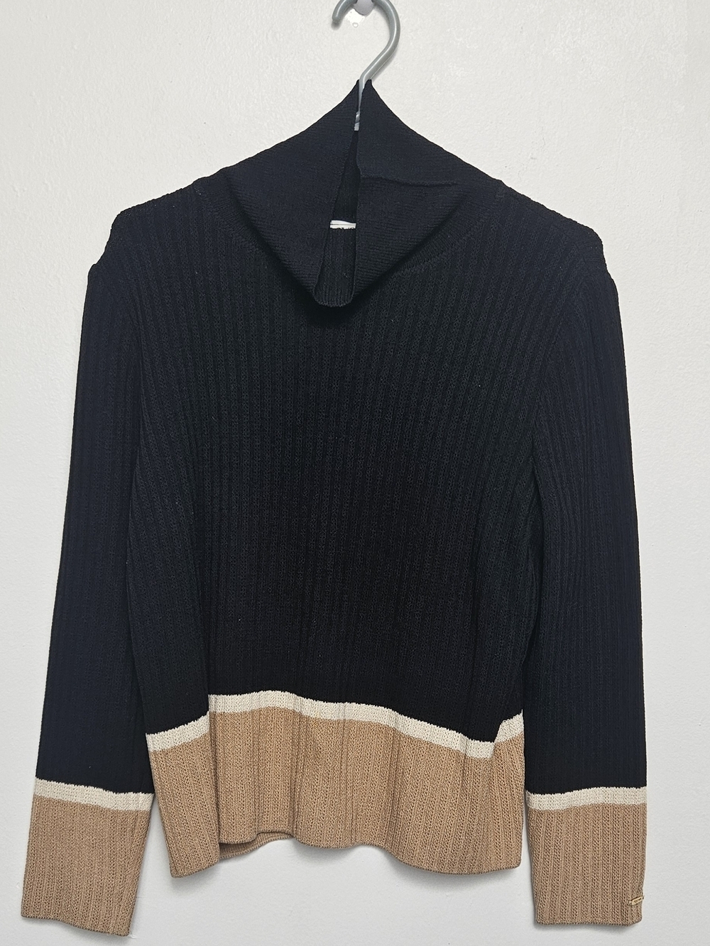 St.John Sport Wool/Silk Blend Black Ribbed Swayed Neckline  M Sweater  Tan Trim